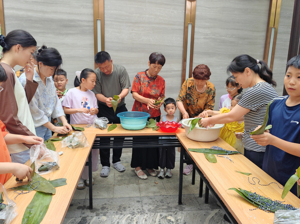 腾程物业公司开展端午节暖心惠民系列活动