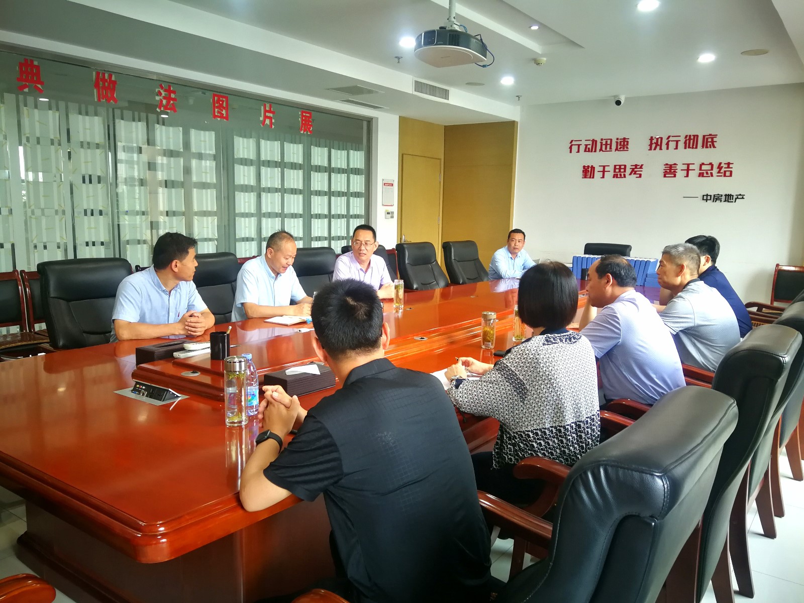 枣庄市市场监管局检查组一行到腾程物业公司督导标准化试点创建工作