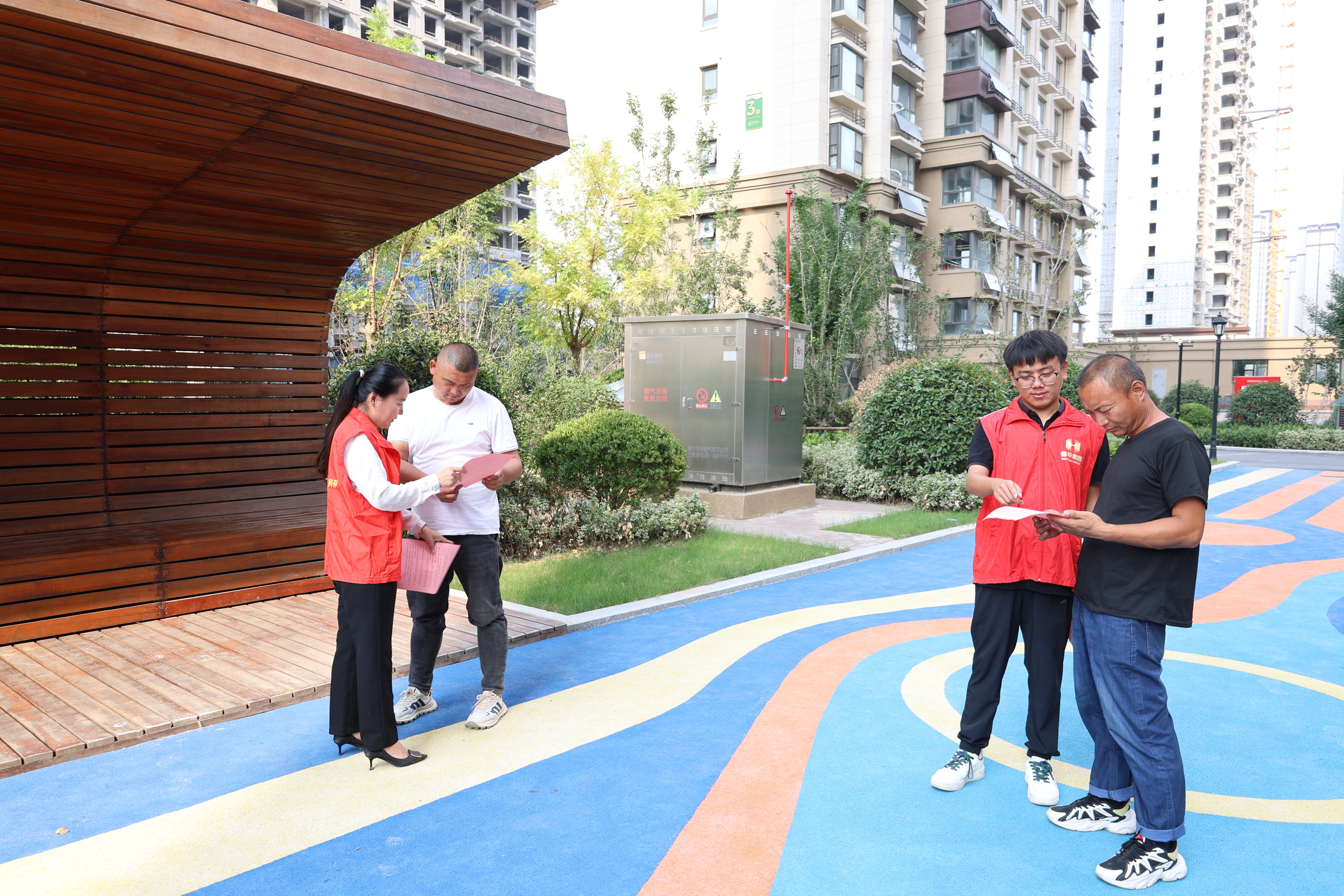 1768013822021.jpg 888葡京集团线路检测社区“双报到”宣传装修安全1.jpg